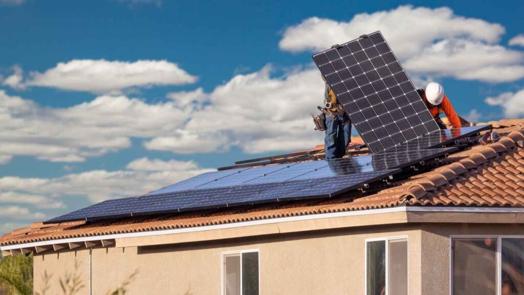 does removing solar panels damage roof